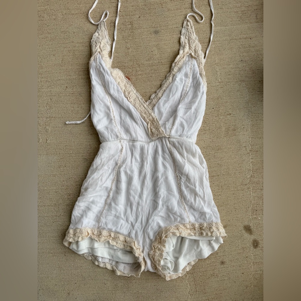 Meghan LA California White Lace Halter Romper, Size Small